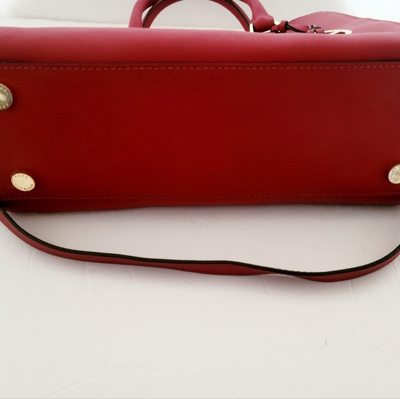 Michael Kors Sutton Medium Bag - Picture 7 of 12